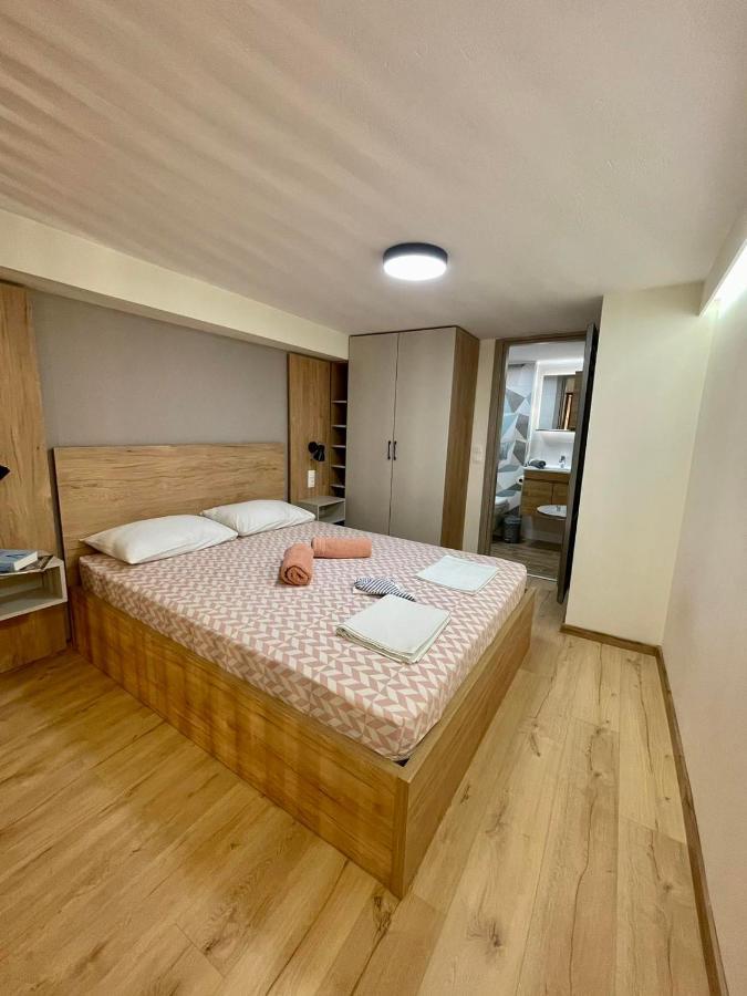 Minimal Two-Floor Apartment 塞萨洛尼基 外观 照片