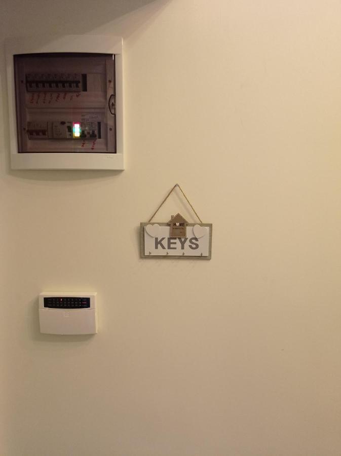 Minimal Two-Floor Apartment 塞萨洛尼基 外观 照片