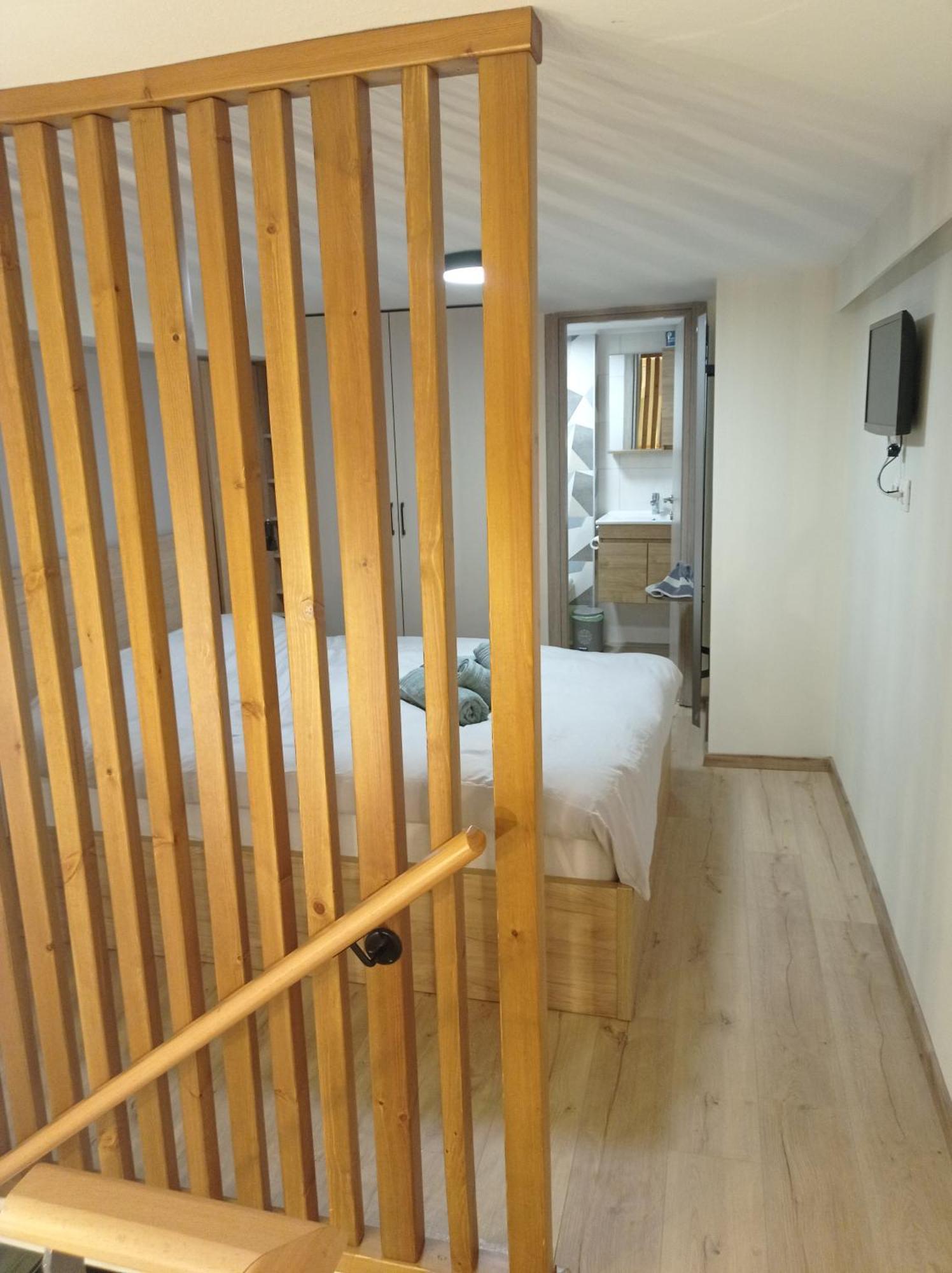 Minimal Two-Floor Apartment 塞萨洛尼基 外观 照片