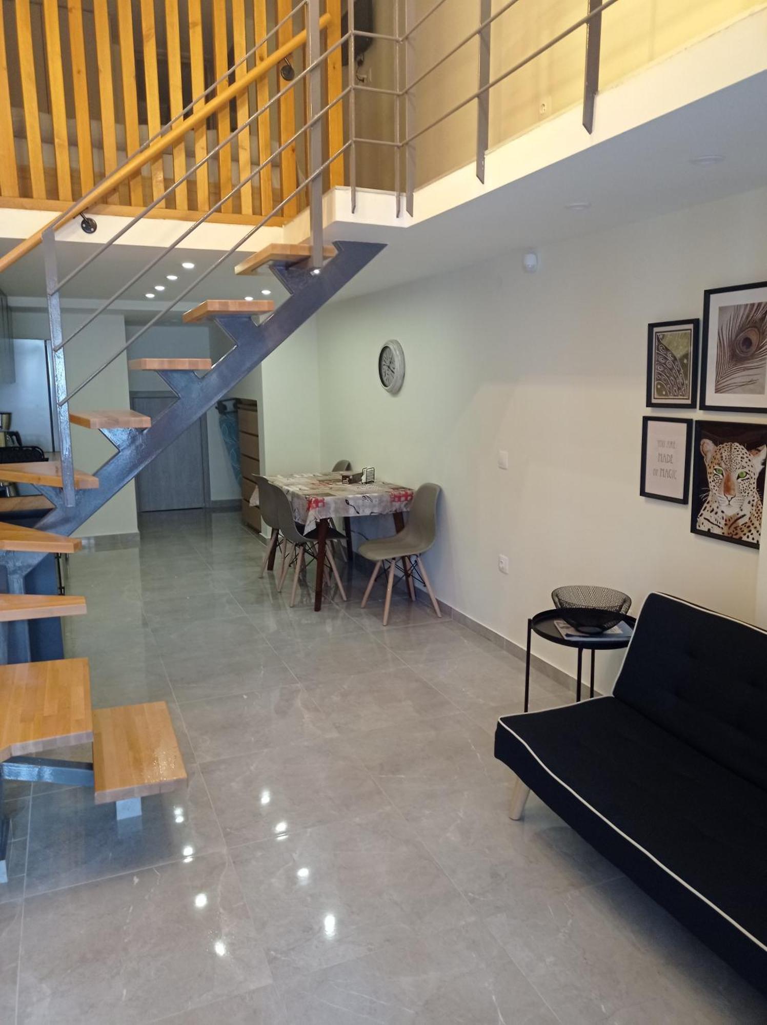 Minimal Two-Floor Apartment 塞萨洛尼基 外观 照片