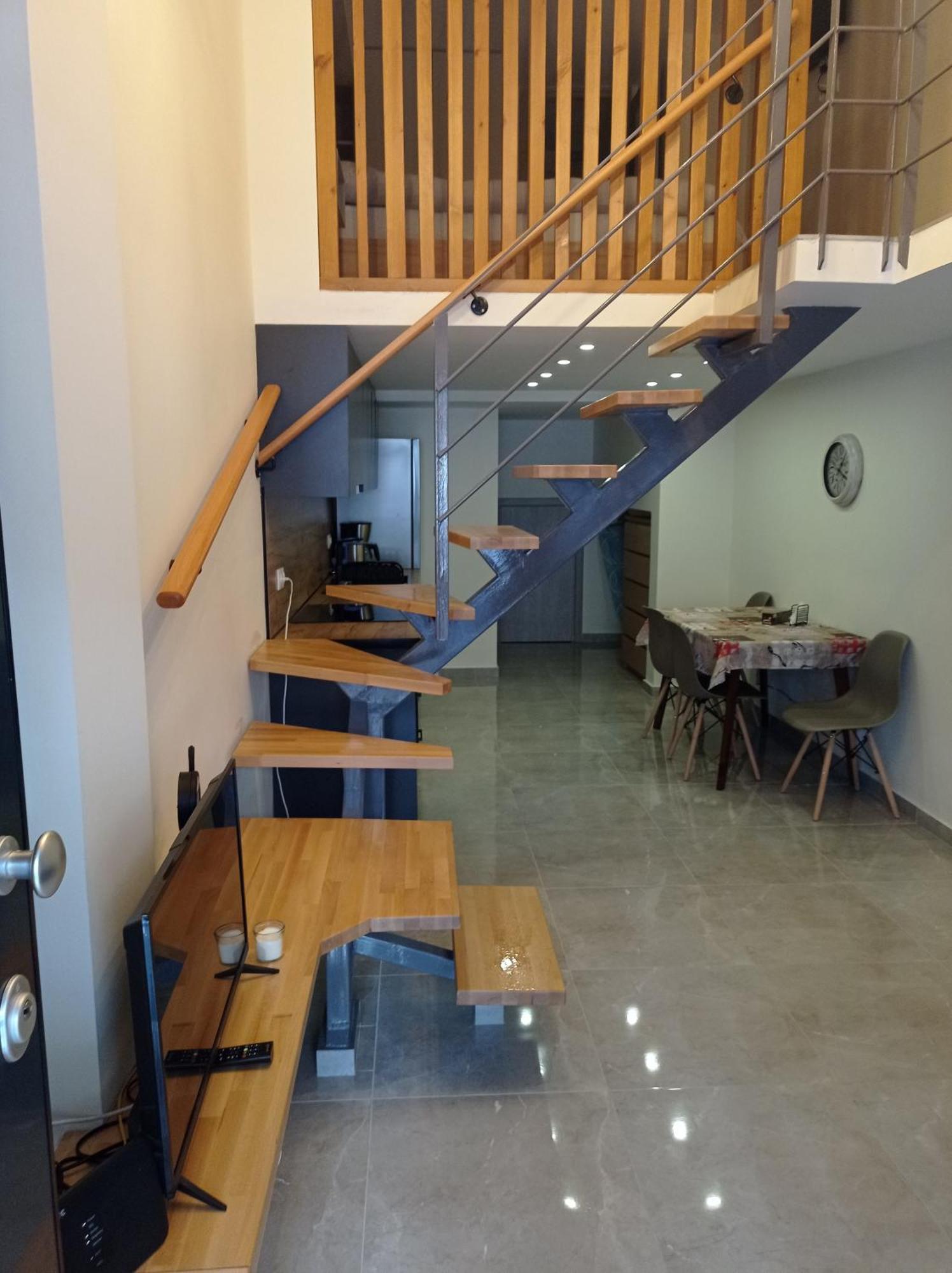 Minimal Two-Floor Apartment 塞萨洛尼基 外观 照片