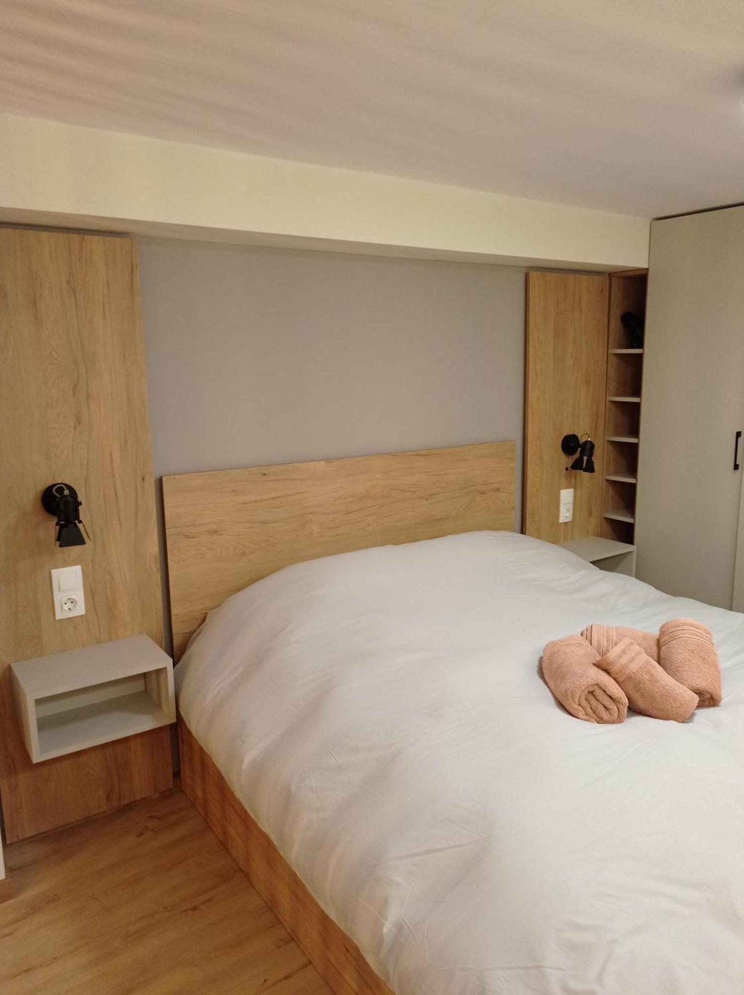 Minimal Two-Floor Apartment 塞萨洛尼基 外观 照片