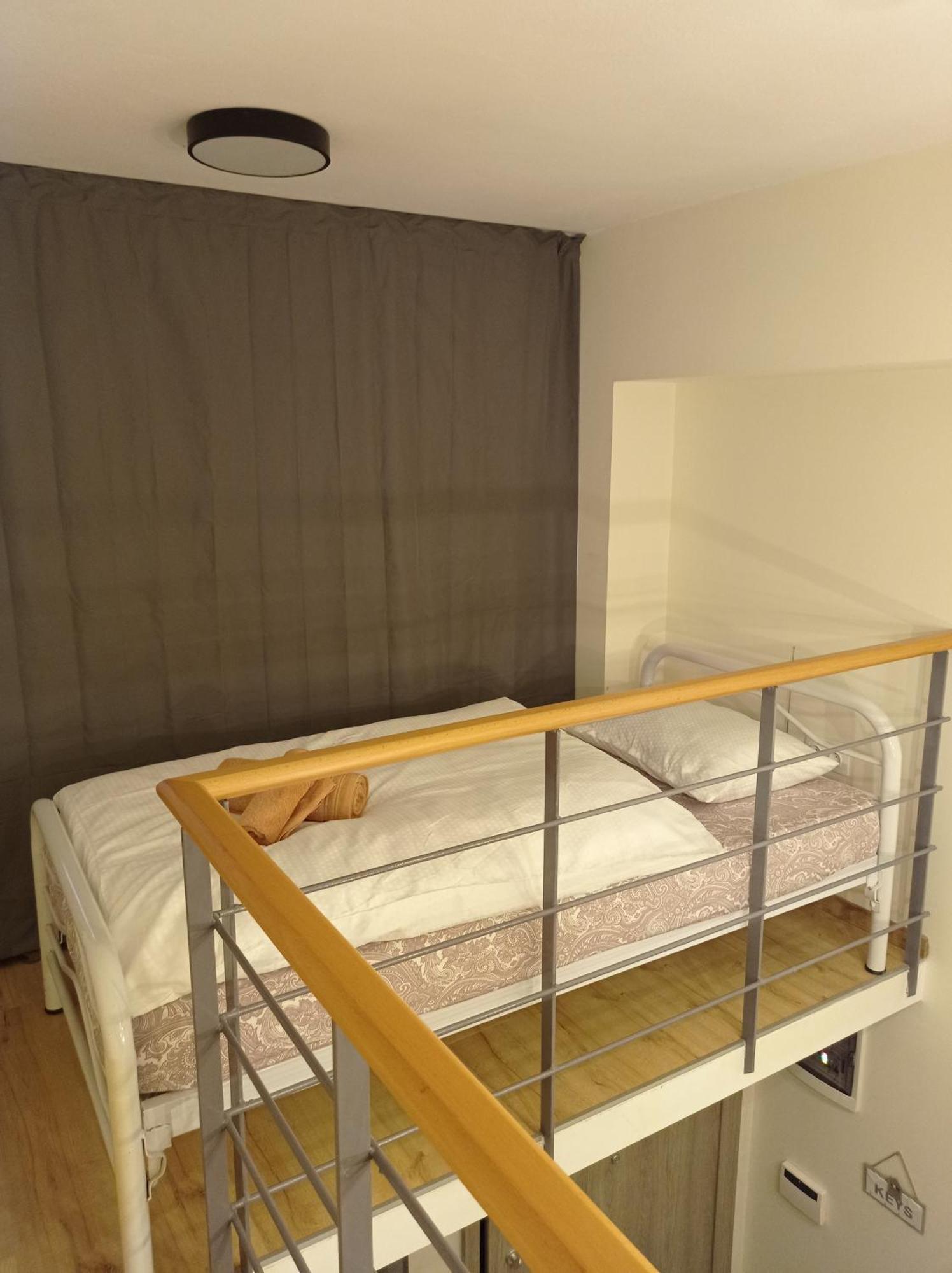 Minimal Two-Floor Apartment 塞萨洛尼基 外观 照片